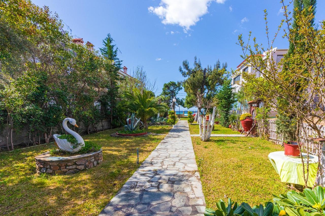 Galazia Akti Seaside Apartments Nikiti  Bagian luar foto